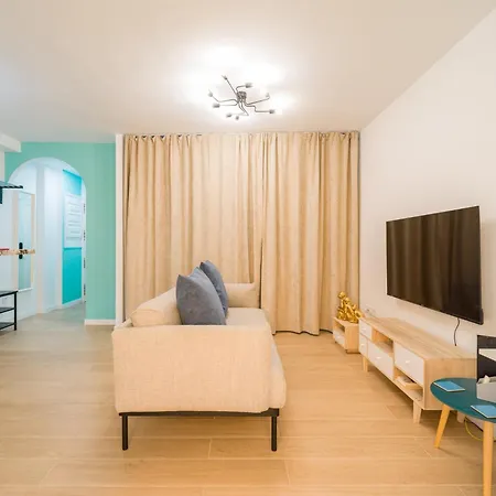 Feriehus Beachfront In Canteras With Pool