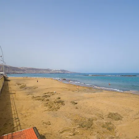 Beachfront In Canteras With Pool Feriehus